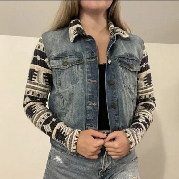 BDG Southwestern Womens Faded Denim Jean Jacket Size Medium - Picture 4 of 16